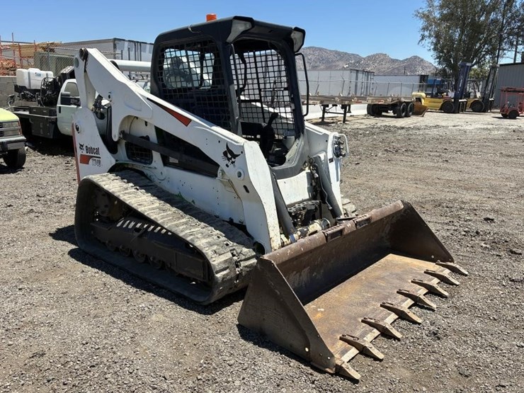 2016-bobcat-t740-image-2