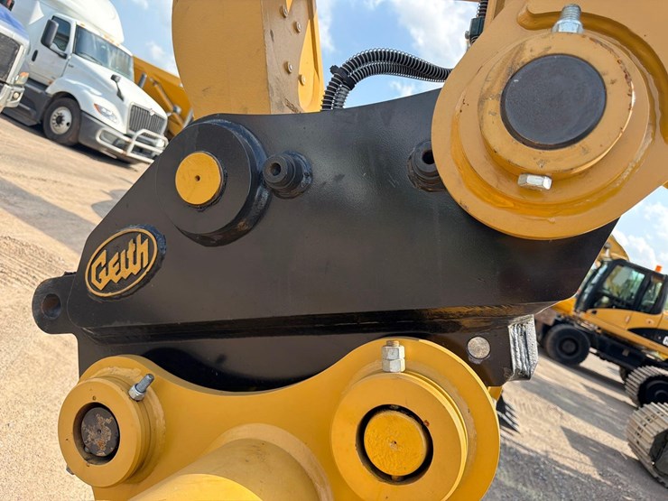 caterpillar-320-image-21