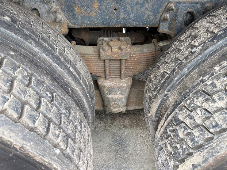 2015-caterpillar-ct660l-image-8