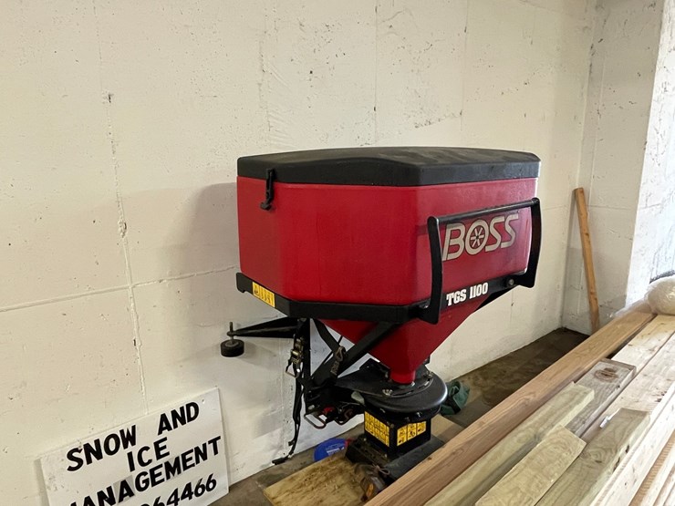 #7925-•-boss-tgs-1100-hitch-mounted-salter-image-3
