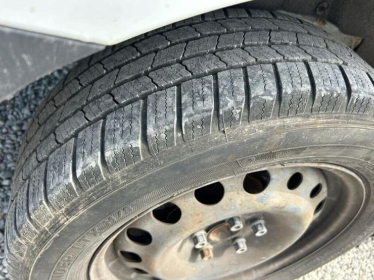 2015-ford-cargo-image-32