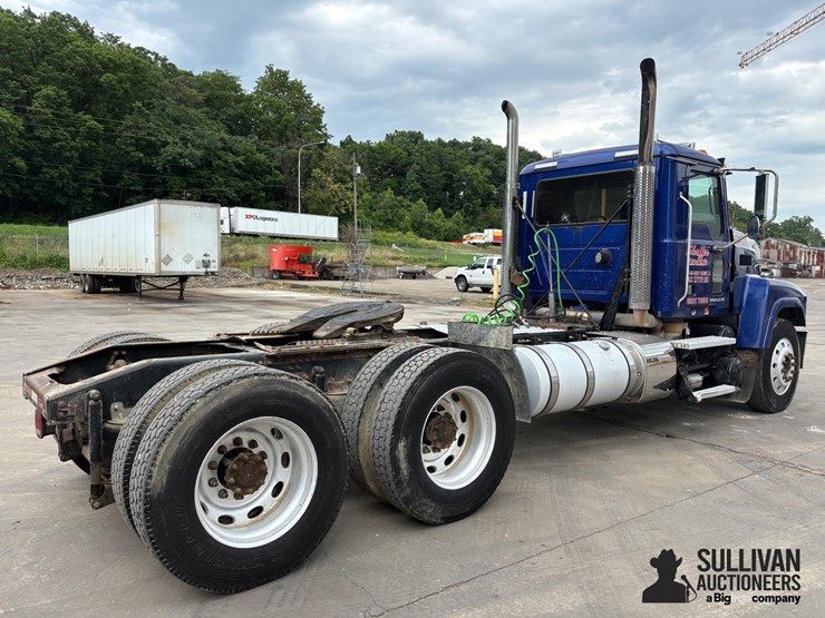 2013-mack-chu613-t/a-day-cab-truck-tractor-image-4