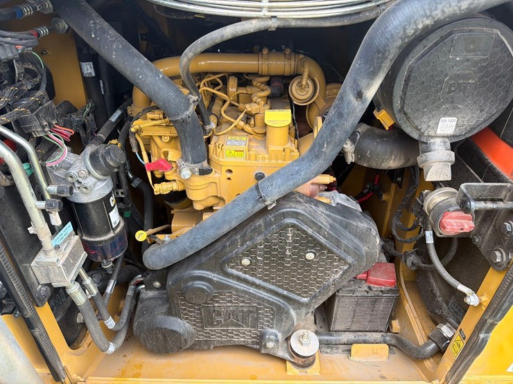2025-caterpillar-255-image-11