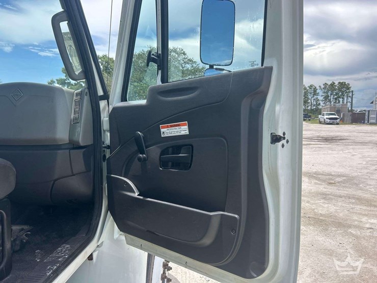 2018-international-durastar-4300-image-24