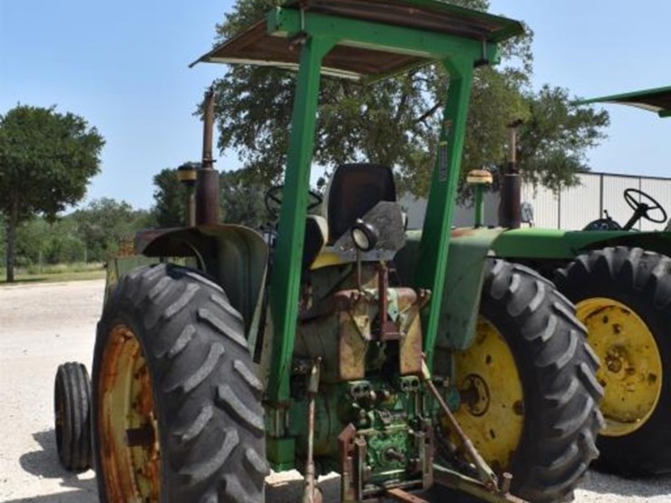 john-deere-3020-image-10