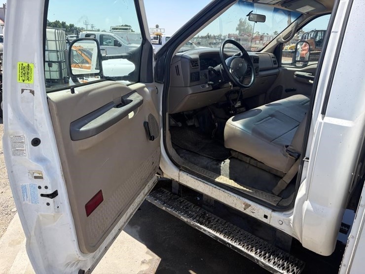 2001-ford-f450-image-16