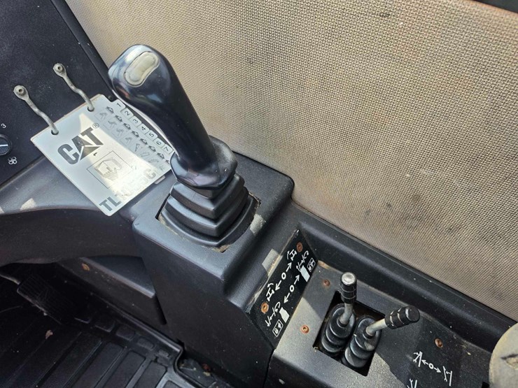 caterpillar-tl1055-image-12