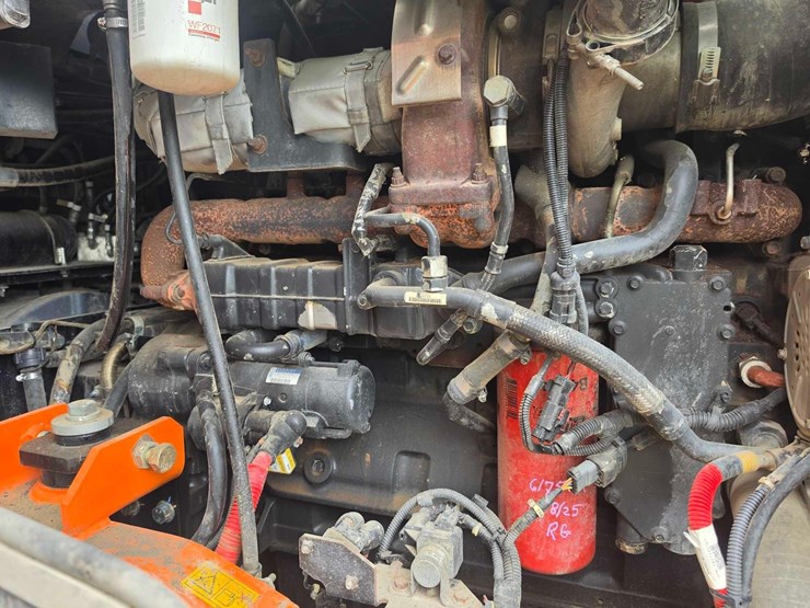 2019-hitachi-zw310-6-image-8