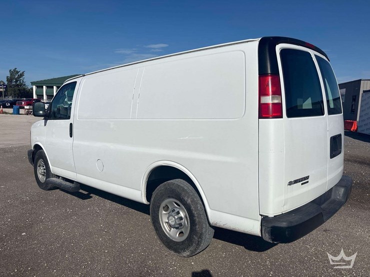 2016-chevrolet-express-2500-image-4