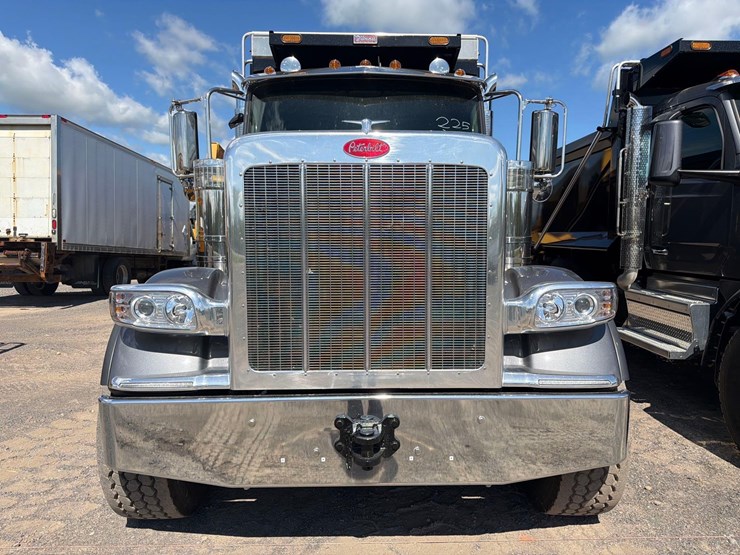 2026-peterbilt-589-image-7