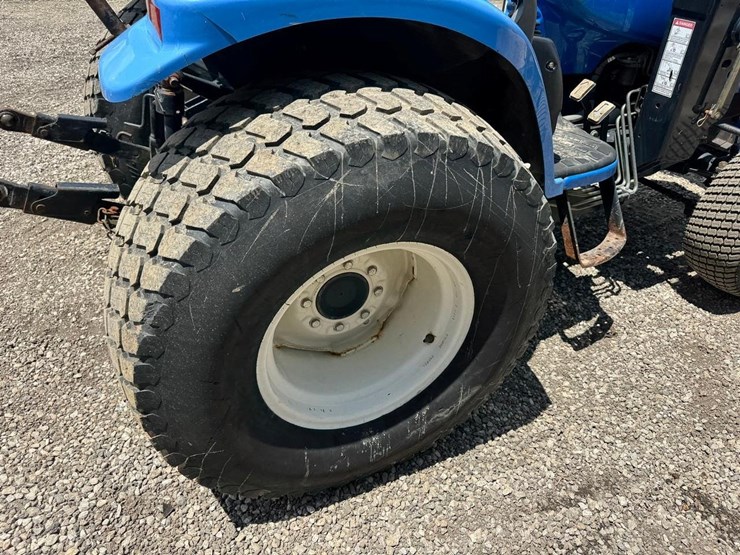 new-holland-boomer-3040-image-16
