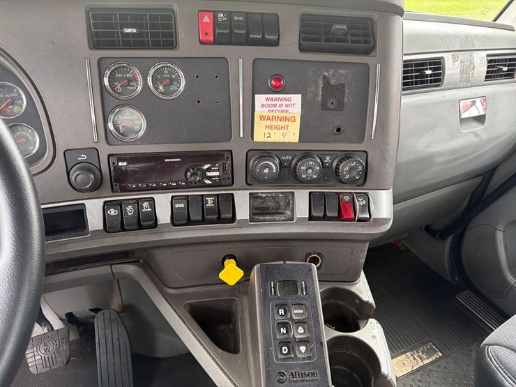 2015-kenworth-t880-image-22