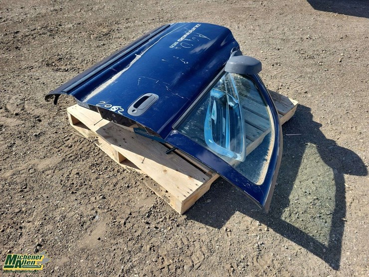 pallet-of-durango-driverside-door,grill,2-stereo,lights,bolts,belt-image-7