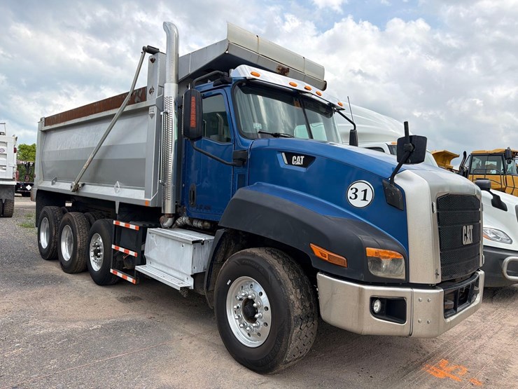 2015-caterpillar-ct660l-image-2