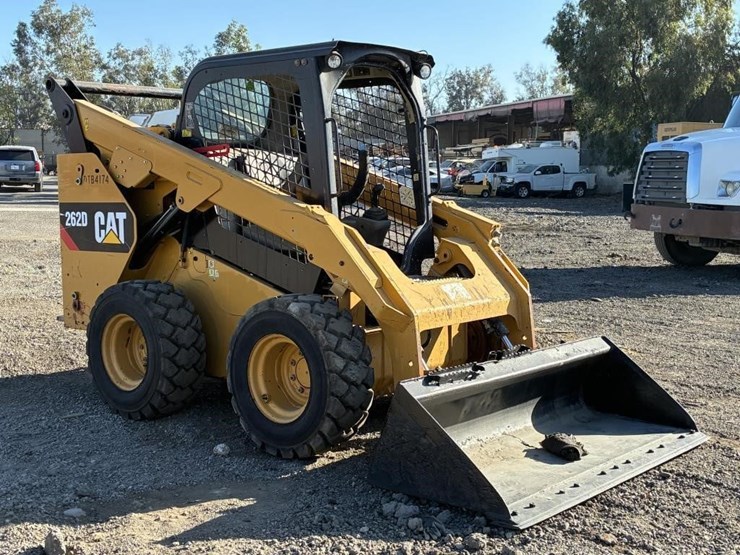 2015-caterpillar-262d-image-2