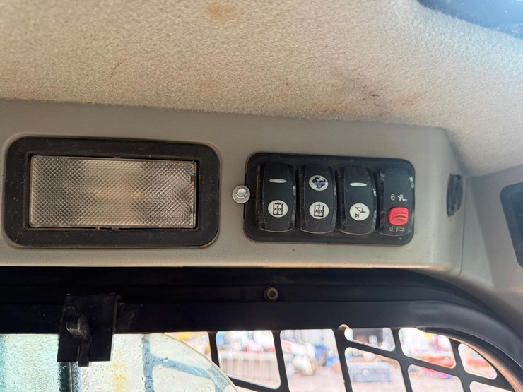 2018-caterpillar-299d2-image-27