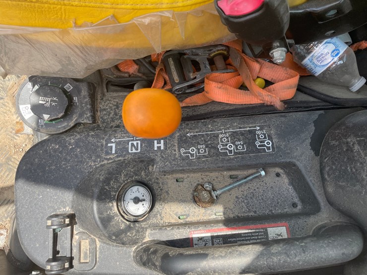2024-john-deere-1025r-image-31