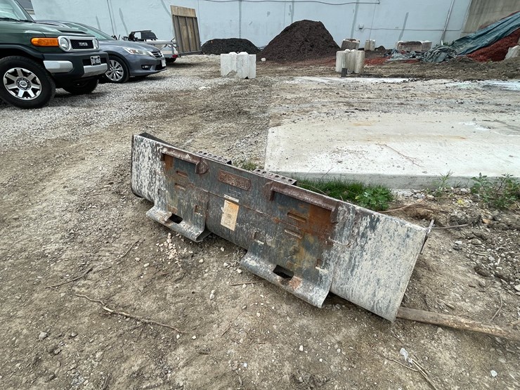 #4876-•-bobcat-74"-universal-mount-bucket-image-4