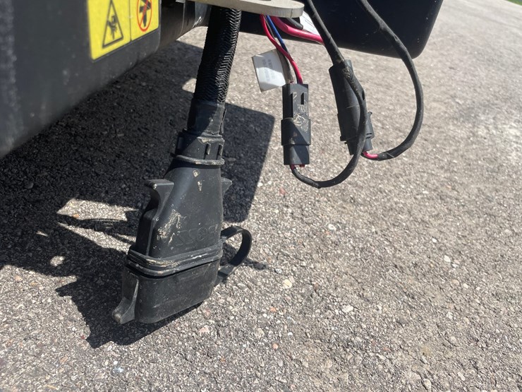 #4887-•-boss-vbx+-8000-poly-salt-spreader-image-11