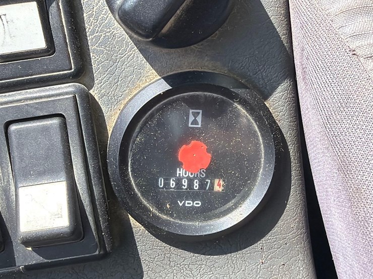 volvo-ew180b-image-33