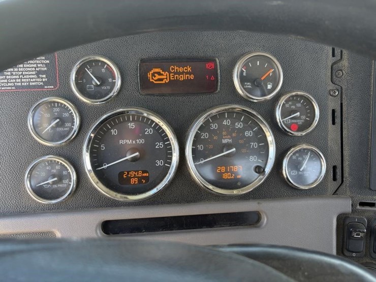 2015-peterbilt-365-image-22