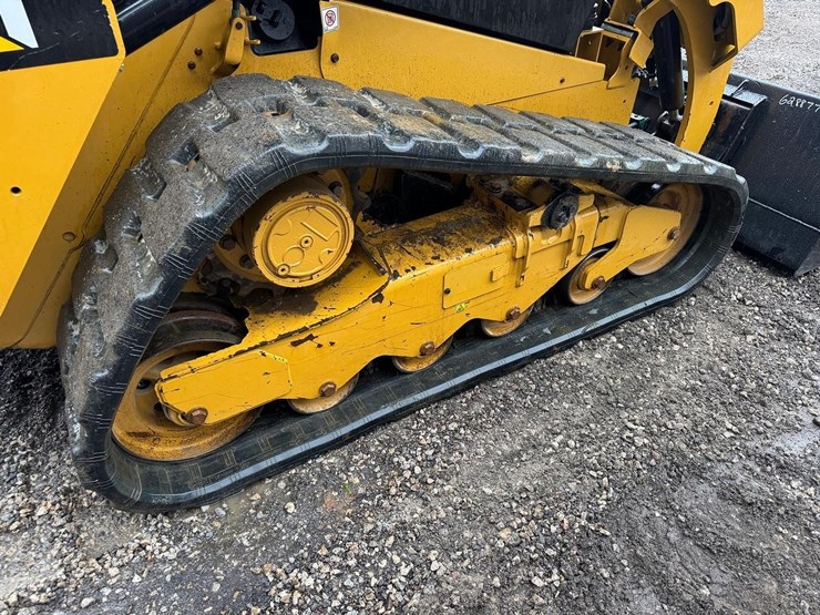 2015-caterpillar-259d-image-19