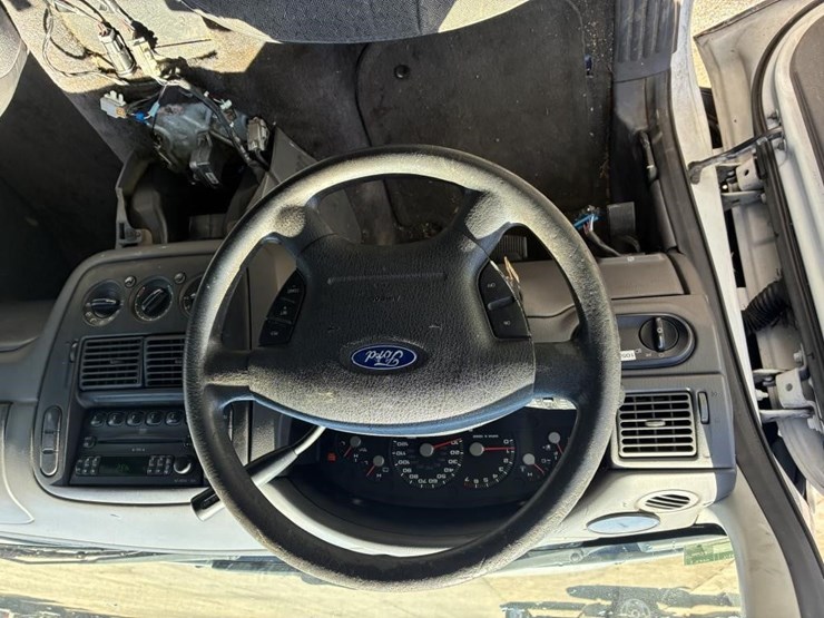2005-ford-explorer-image-14
