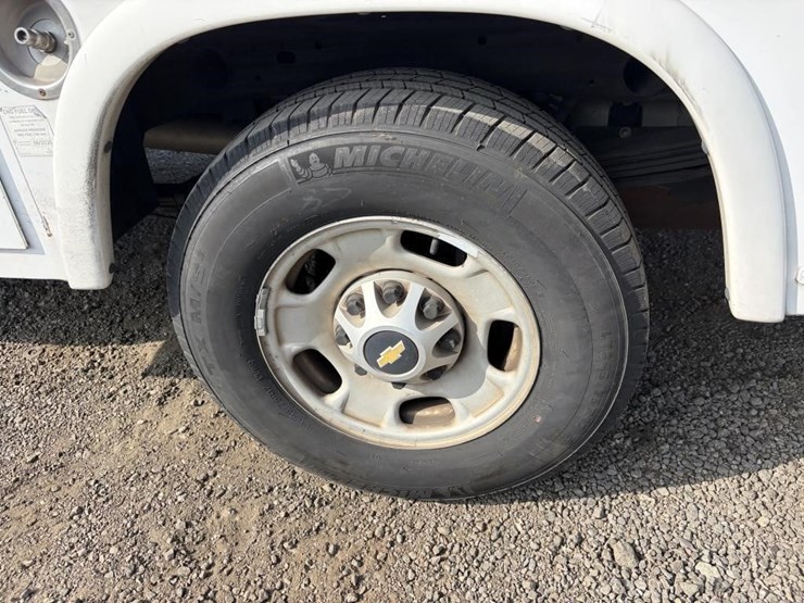 2011-chevrolet-silverado-2500-image-5