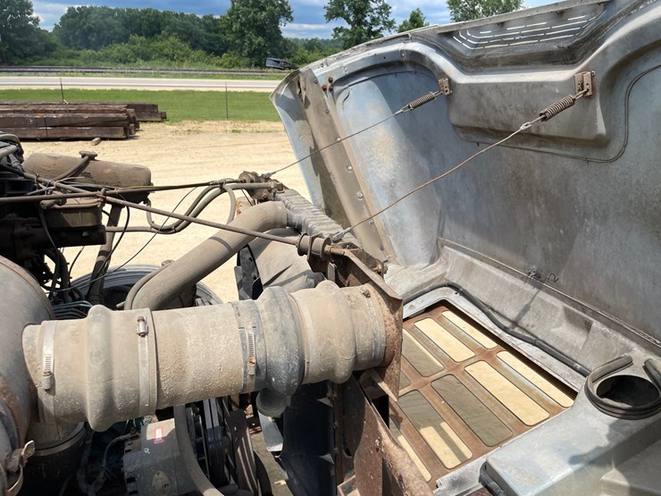 #204-•-1988-international-straight-truck-(has-wi-title)-image-99