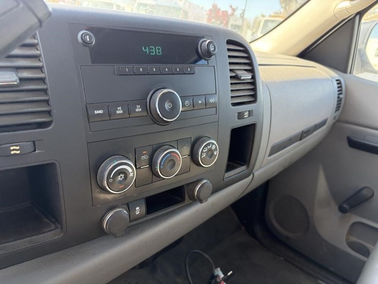 2012-chevrolet-silverado-2500-image-15