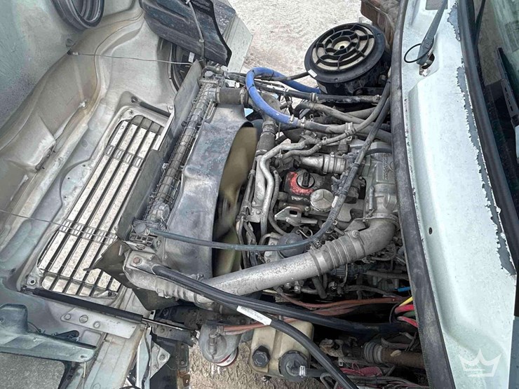 2009-freightliner-m2-106-image-9