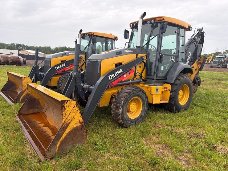 2021-john-deere-310-image-3