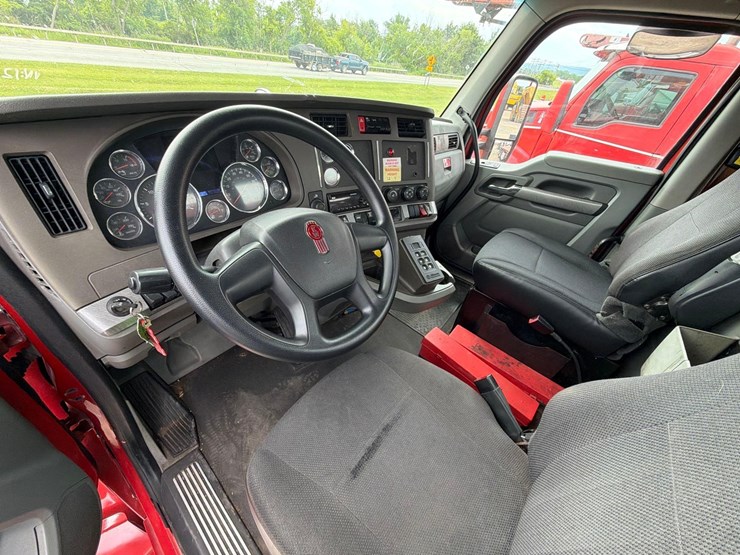 2015-kenworth-t880-image-21