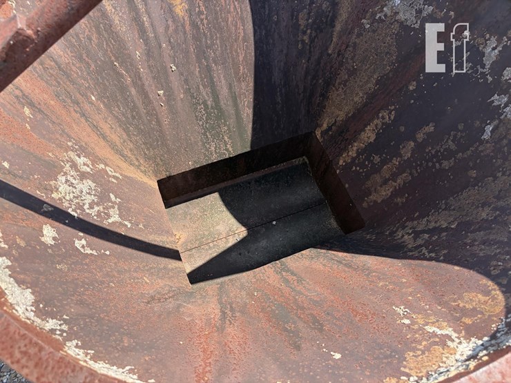 gar-bro-equipment-concrete-bucket-image-3