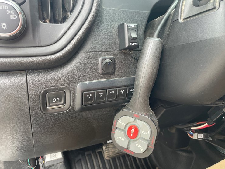 2021-chevrolet-3500-image-45