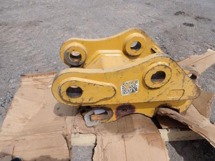 caterpillar-hydraulic-quick-coupler-image-4
