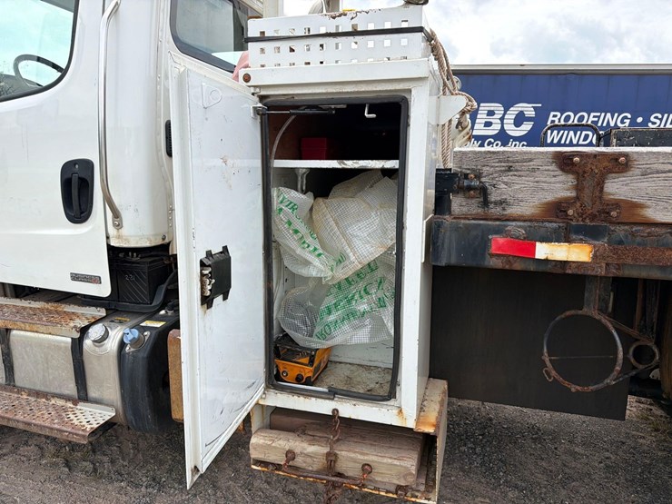 2012-freightliner-m2-digger-derrick truck-vn:hbl2046-awd,-image-13