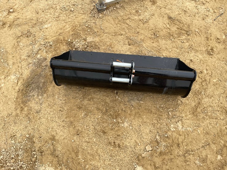 #2059-•-new-mini-32"-bucket-attachment-image-4