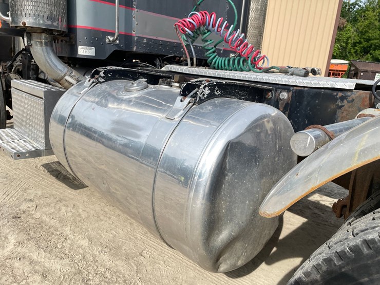 peterbilt-379-image-24