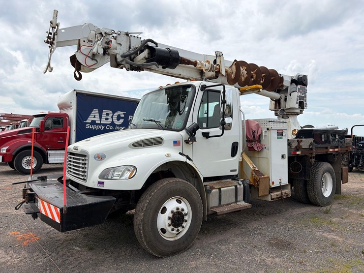 2012-freightliner-m2-digger-derrick truck-vn:hbl2046-awd,-image-2