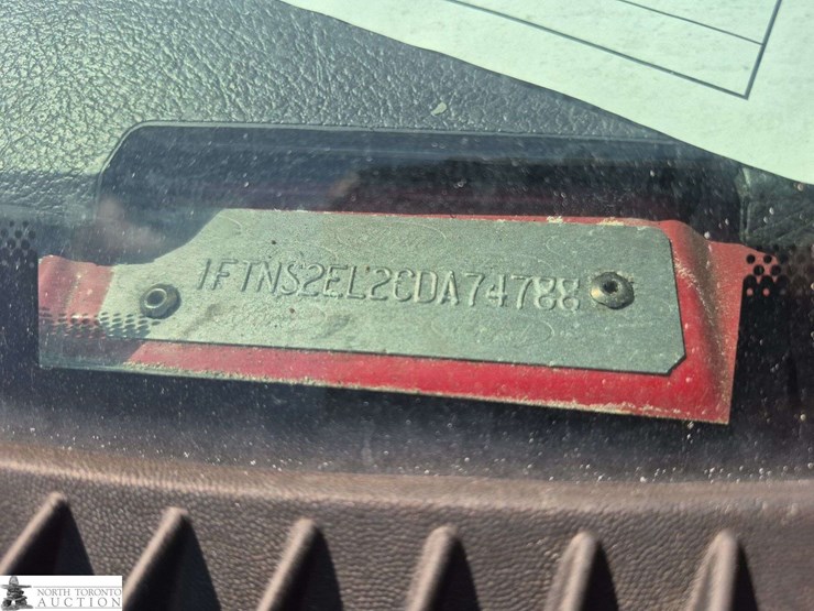 2012-ford-cargo-image-9