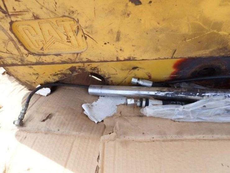 caterpillar-hydraulic-quick-coupler-image-10