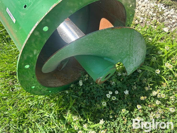 john-deere-x9-combine-unloading-auger-image-12