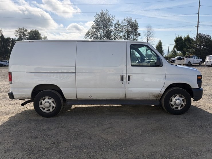 2013-ford-e350-image-3