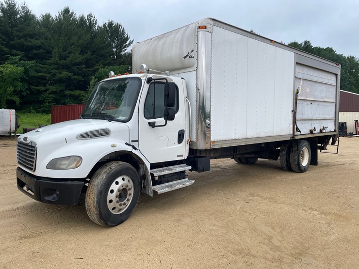 #100-•-2005-freightliner-corp-business-class-m2-straight-truck-(has-wi-title)-image-1