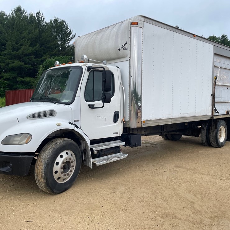 #100 • 2005 Freightliner Corp Business Class M2 Straight Truck (Has WI Title)