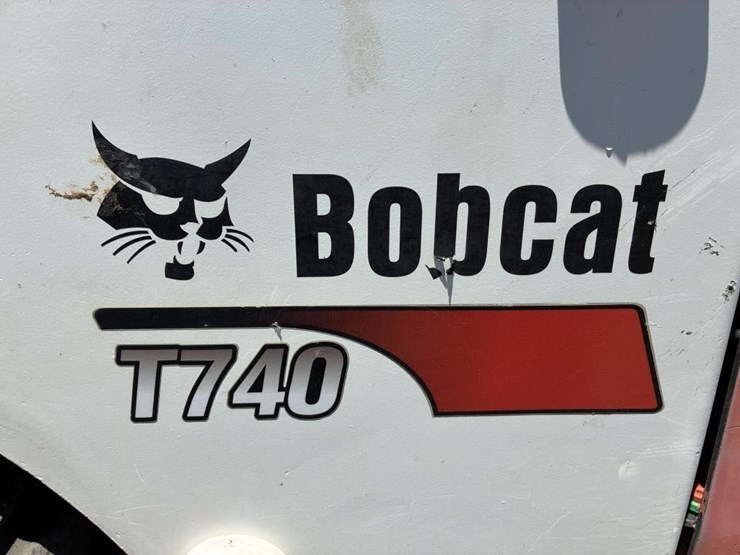 2016-bobcat-t740-image-13