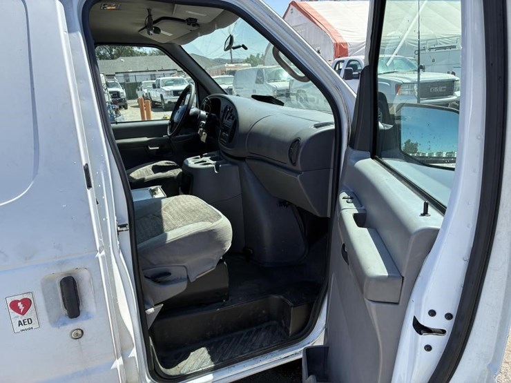 2002-ford-e350-image-10