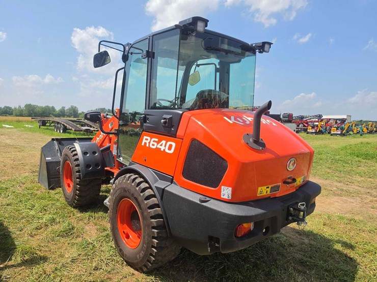 2026-kubota-r640-image-6