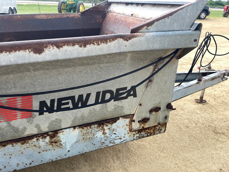 #403-•-new-idea-manure-spreader-image-23